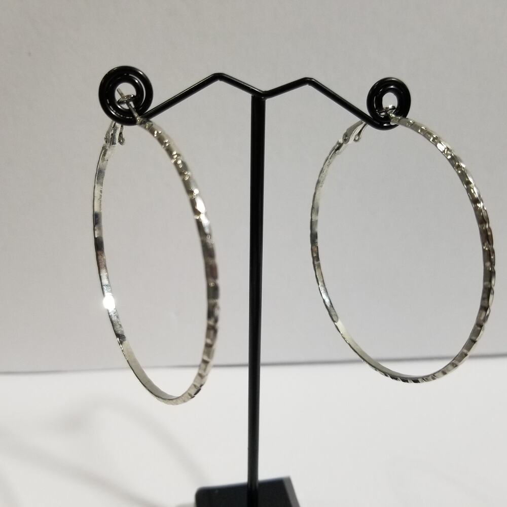 silver tone pierce round hoop diamond cut 2" lever back